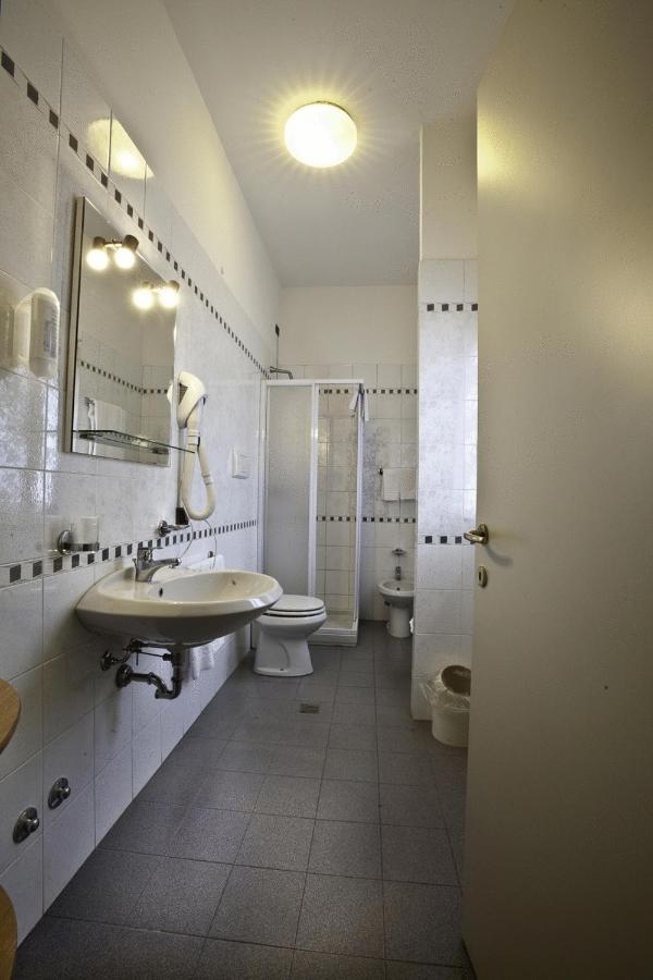 Hotel Nastro Azzurro Monguzzo 部屋 写真